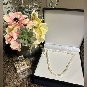 🧜🏻‍♀️14K Gold Clasp Genuine White Freshwater Cultured Pearl Necklace-AAA-18”